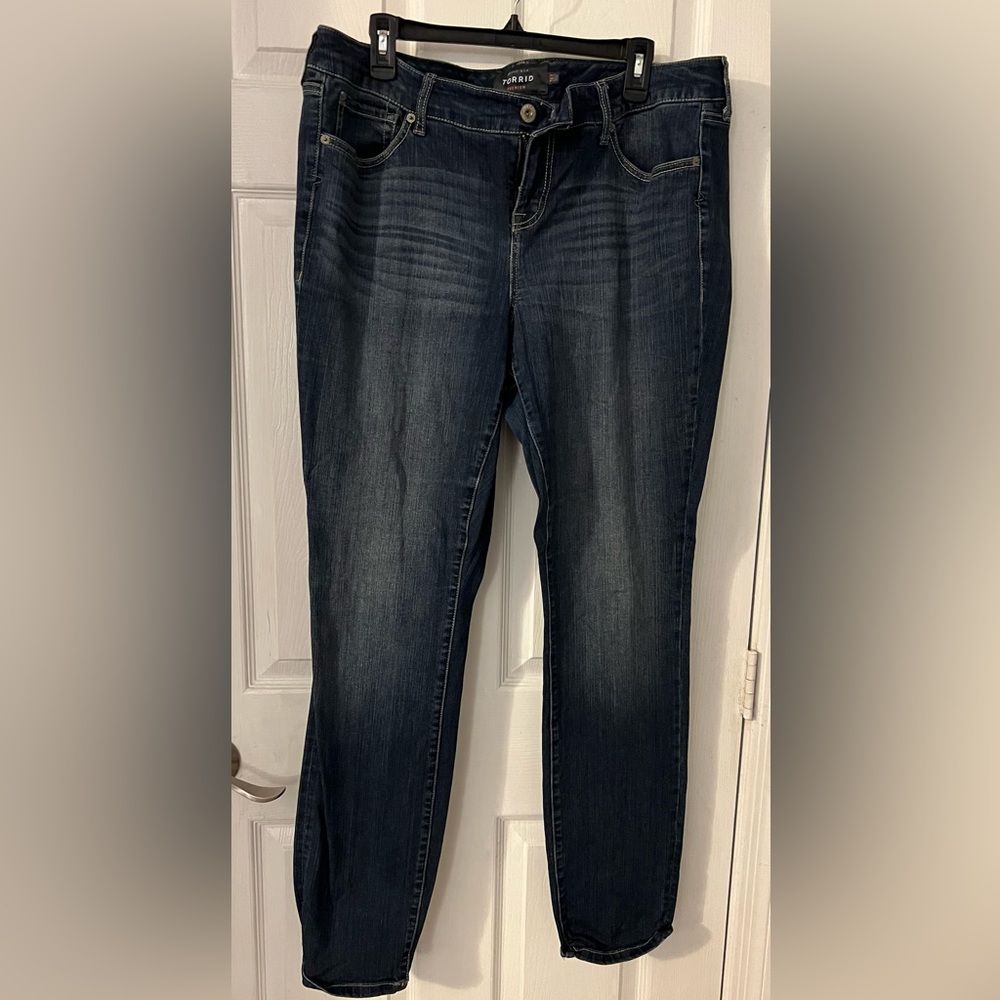 NWOT Torrid 16T skinny jeans mid rise medium wash